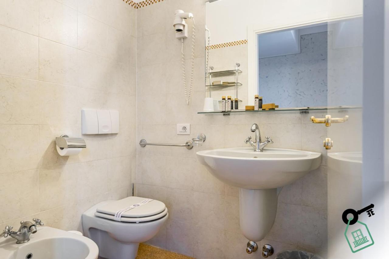 Hotel Rooms Lago Maggiore Verbania Exterior foto